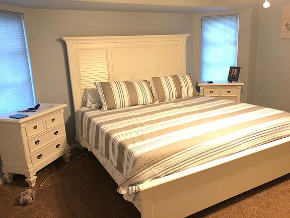 Master Bedroom fits king size bed 