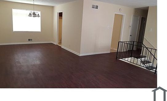 3rd image of 630 Larchmont Dr NW #630