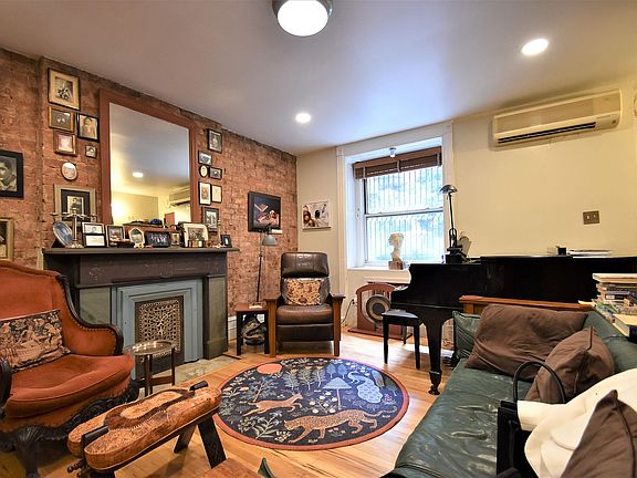 3rd image of 133 W 82nd St