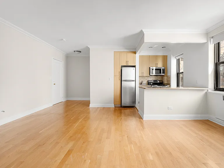 252 E 61st St #S4J — Photo 7