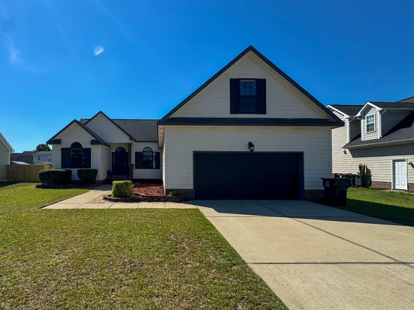 5929 Blue Sky Ln, Hope Mills, NC 28348