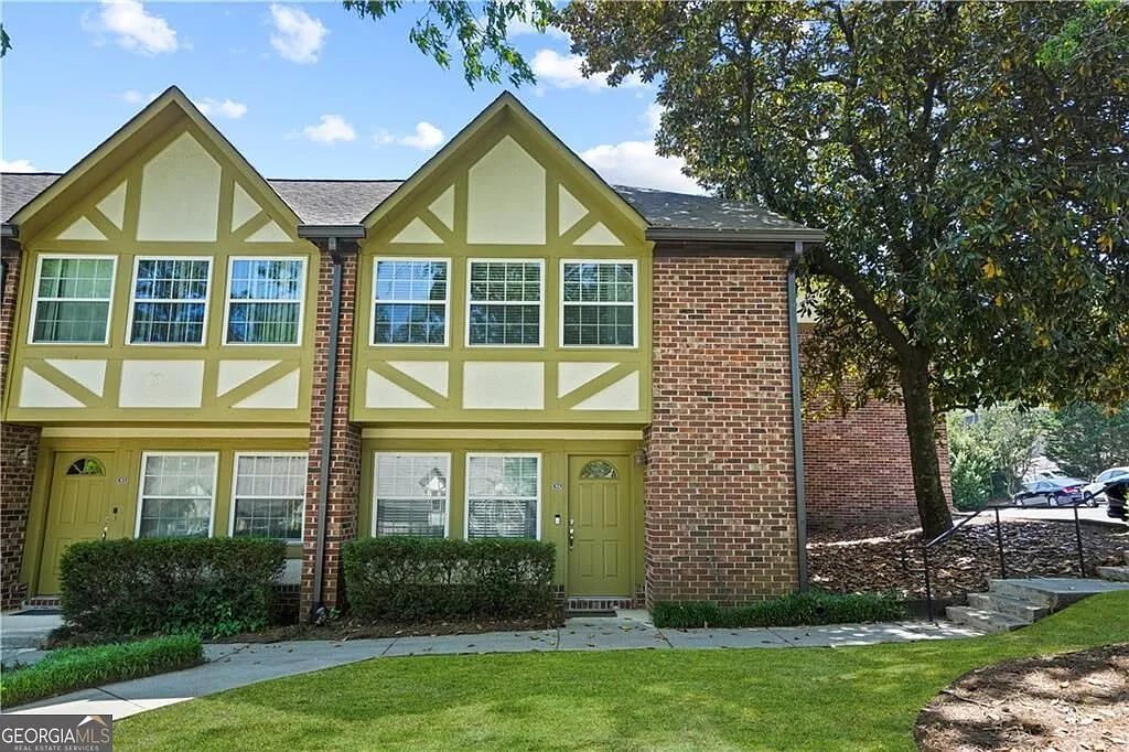 2825 NE Expy NE — Photo 1