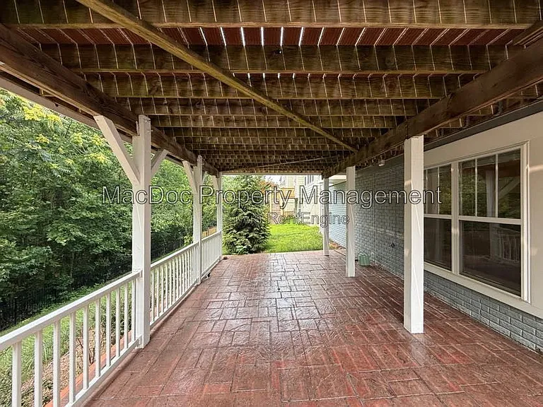 1404 Graham Dr — Photo 94