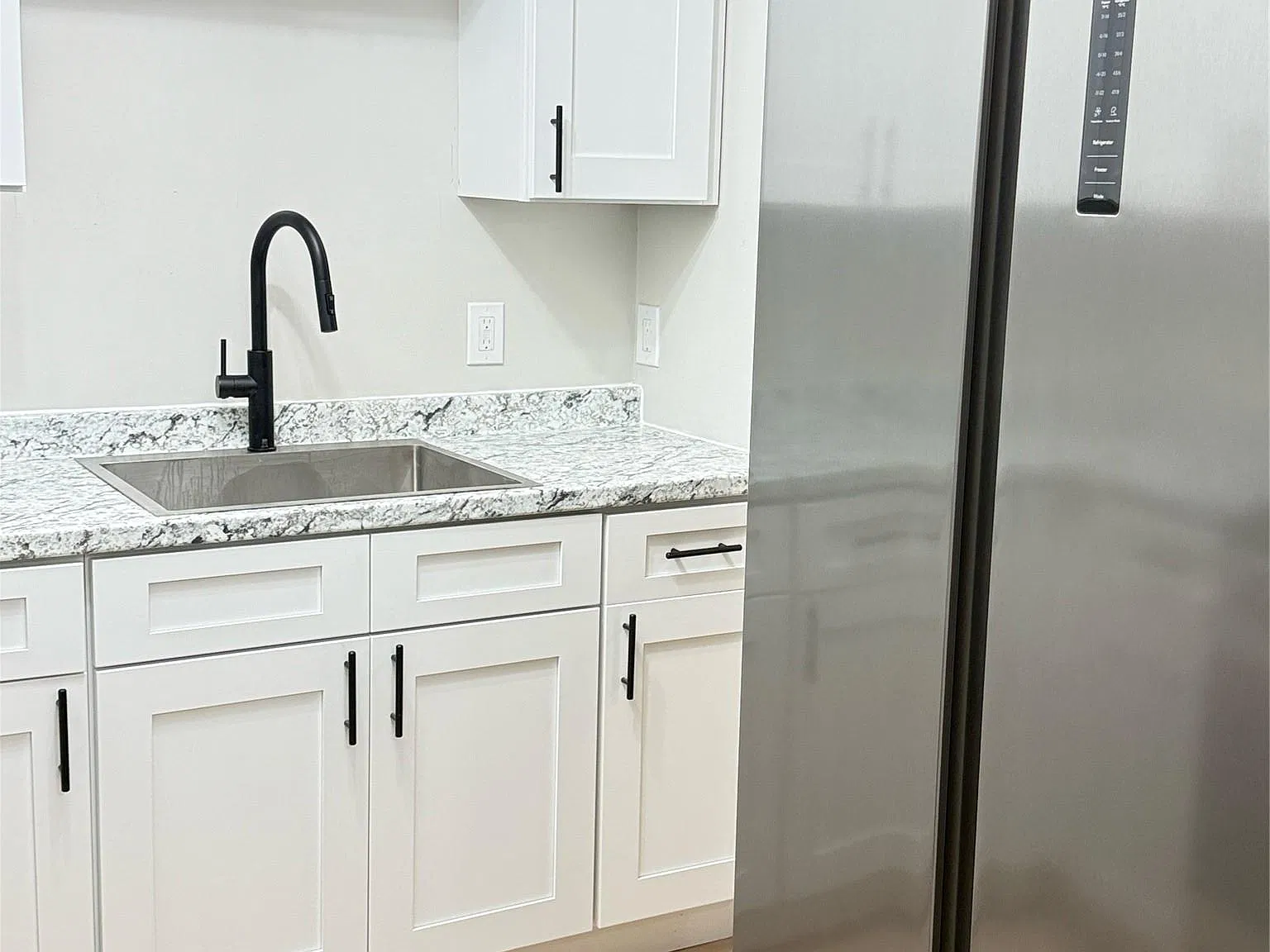 2 bed, 1.0 bath, 996 sqft, $2,200 — Photo 2