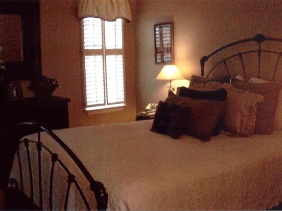 5th image of 438 Barberry Dr NW