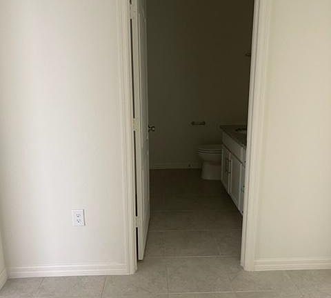 4th image of 1557 Venice Ln