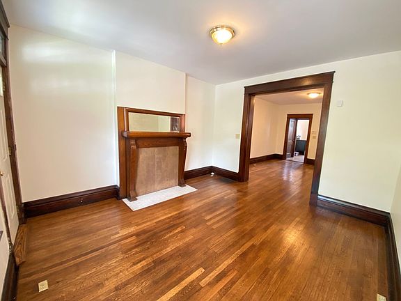 5th image of 2351 Summit St #2353