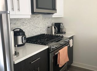 547 N McClurg Ct, Chicago, IL 60611