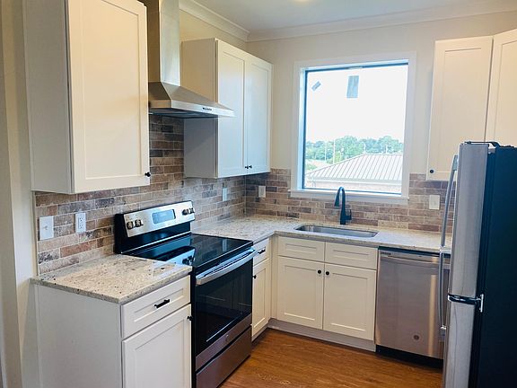 2nd image of 46 Lynn Ln