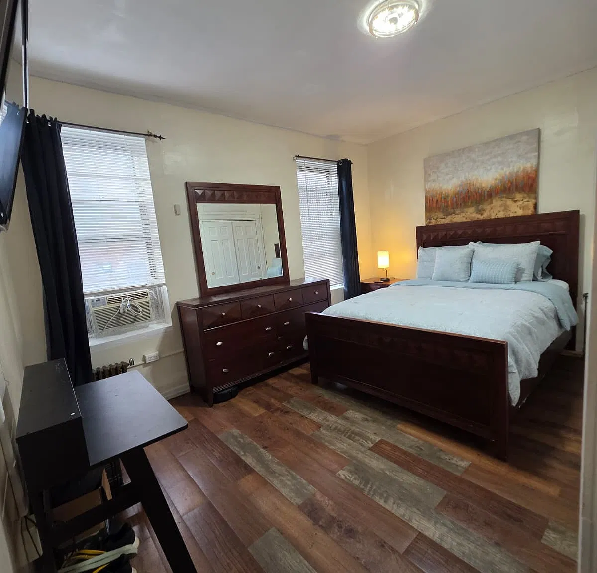 3 bed, $1,200 — Photo 1