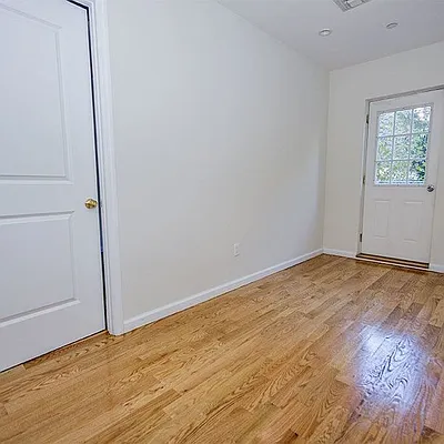 Rented by Nooklyn NYC LLC | media 4