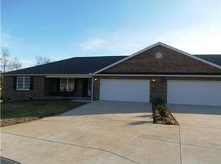 91 Westbury Dr, Hurricane, WV 25526