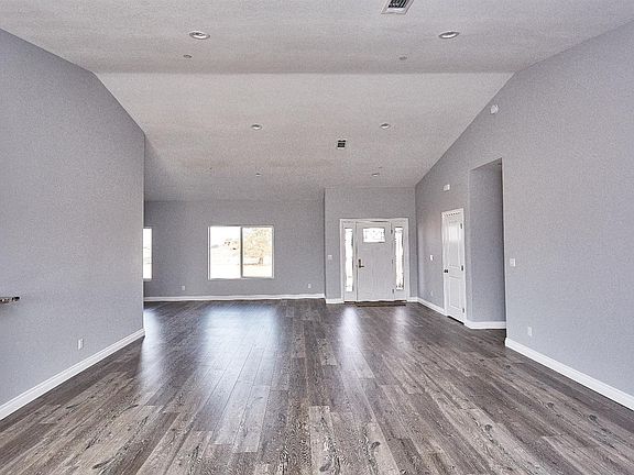 5th image of 10233 8th St