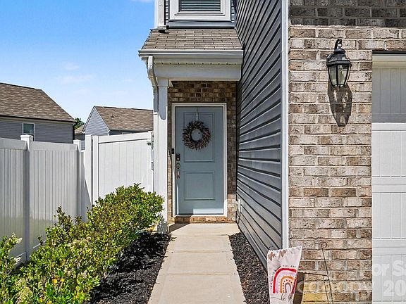 5th image of 328 Bluebonnet Dr