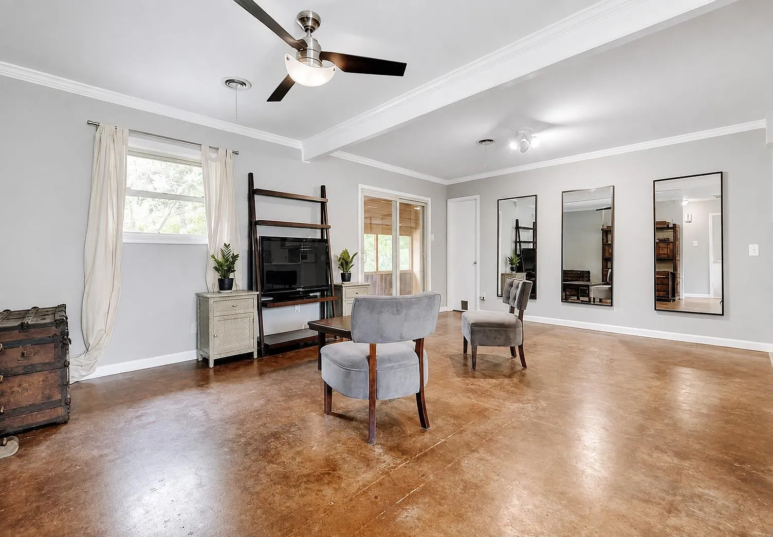 2 bed, 2.0 bath, 1576 sqft, $1,990 — Photo 2