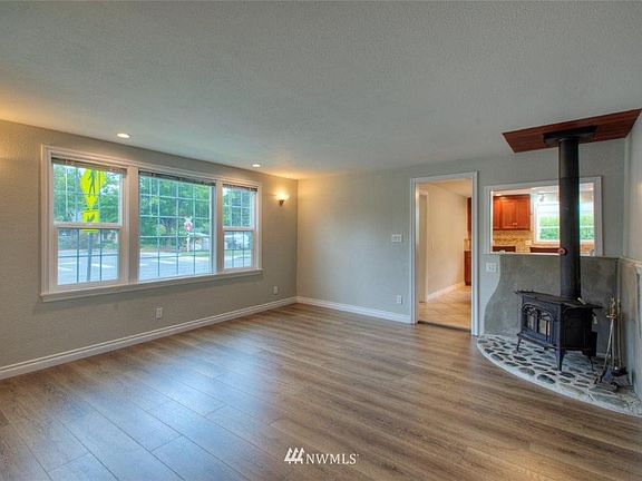 5th image of 7830 Railroad Ave SE