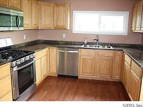 4th image of 253 E Main St