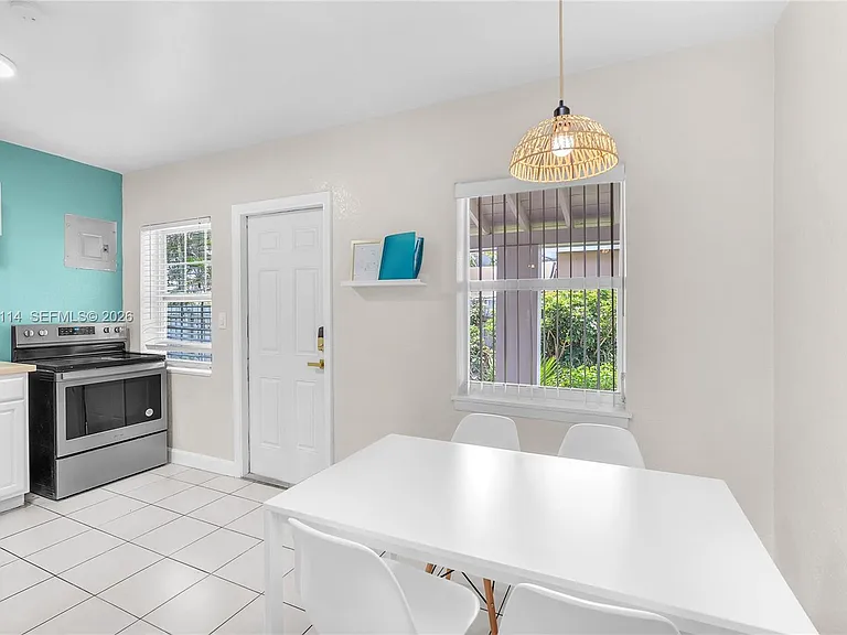 261 SW 15th St #3 — Photo 14