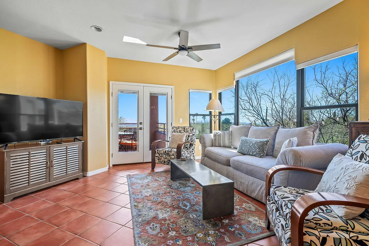2 bed, 2.0 bath, 1076 sqft, $5,001 — Photo 4