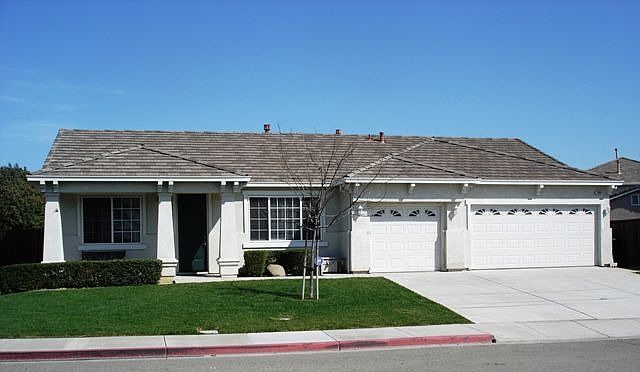 Beautiful spacious home in a court, pristine condition.