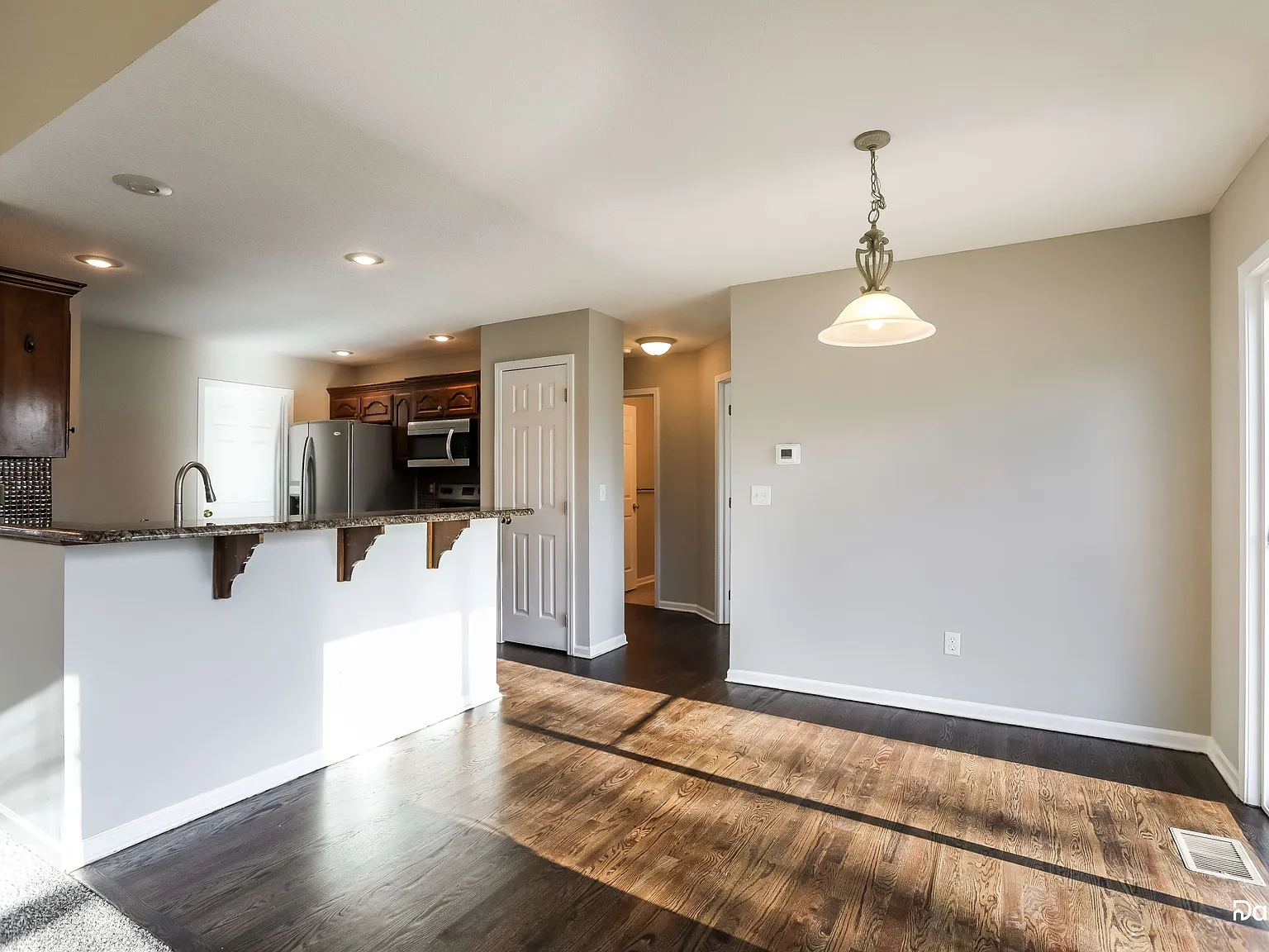 4 bed, 3.0 bath, 2381 sqft, $2,820 — Photo 4