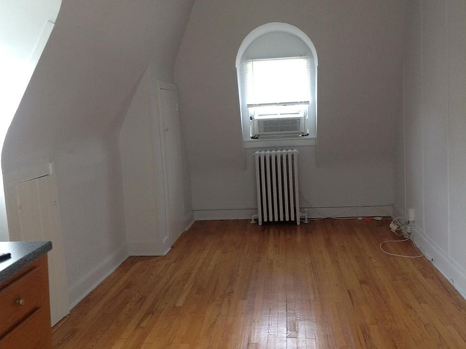Open kitchen / living area