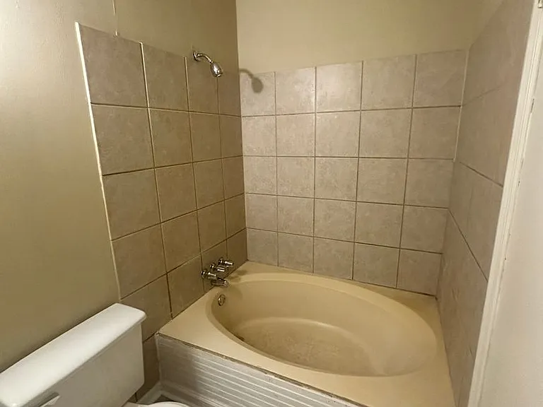 2738 Tyndall Dr — Photo 23