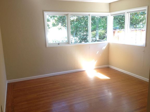 3rd image of 652 Glenbrook Dr