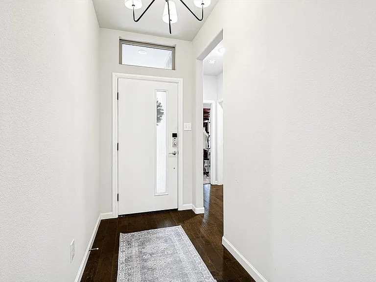 309 Ember Cir — Photo 2