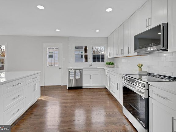 3rd image of 10507 Providence Way