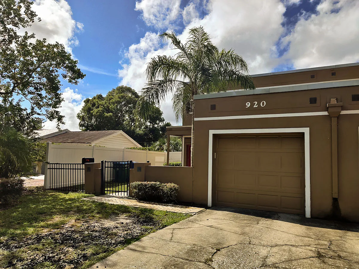 2 bed, 2.5 bath, 1243 sqft, $2,400 — Photo 2
