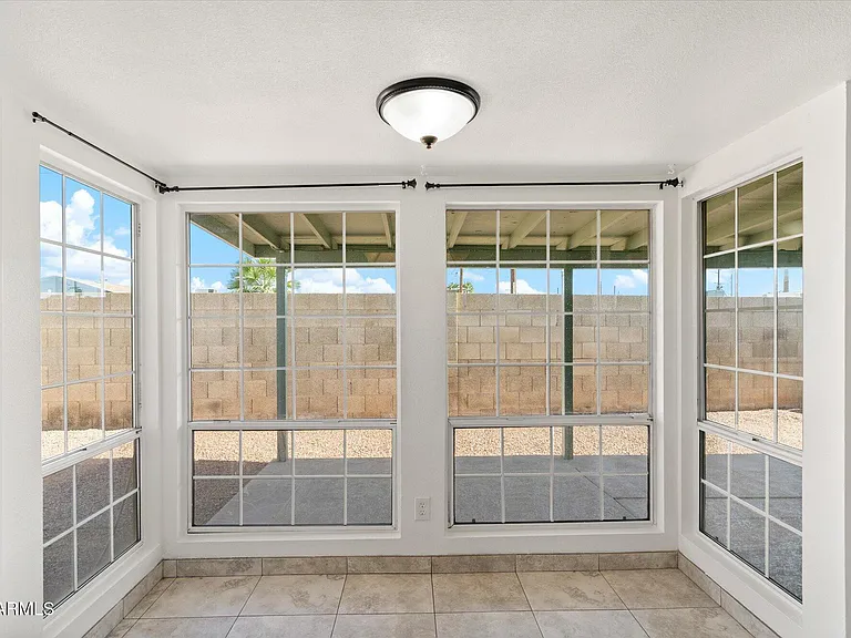 8037 N 40th Ave — Photo 10