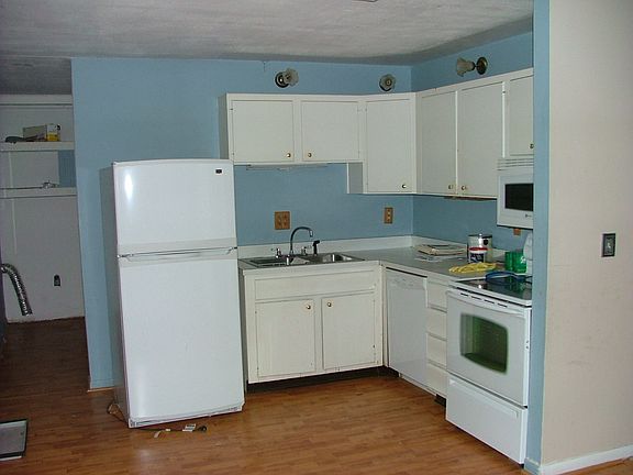 4th image of 2853 Silvercliff Dr