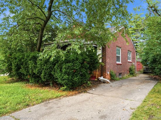 18262 Lindsay St, Detroit, MI 48235