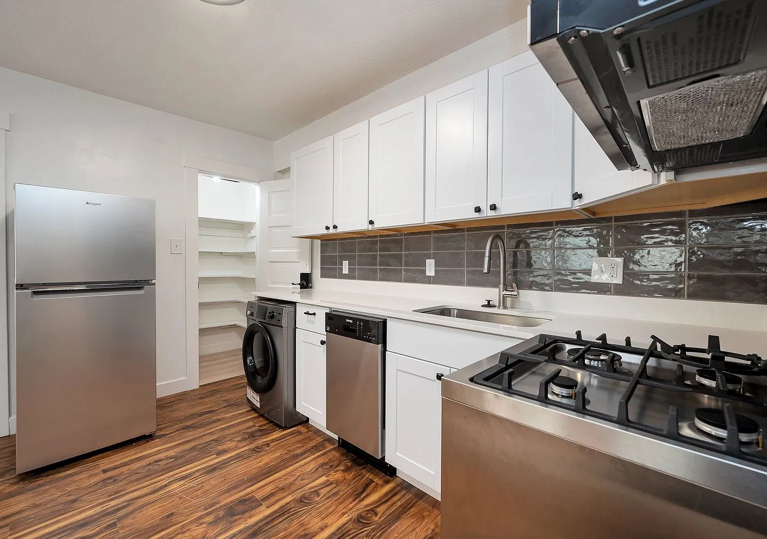 Capitol Estates — Photo 3