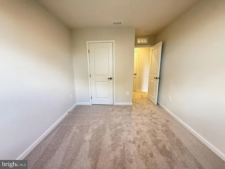 647 Laurelwood Cir — Photo 12