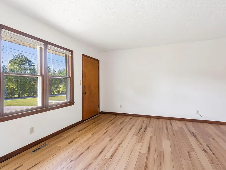 1415 W Inman Rd — Photo 6
