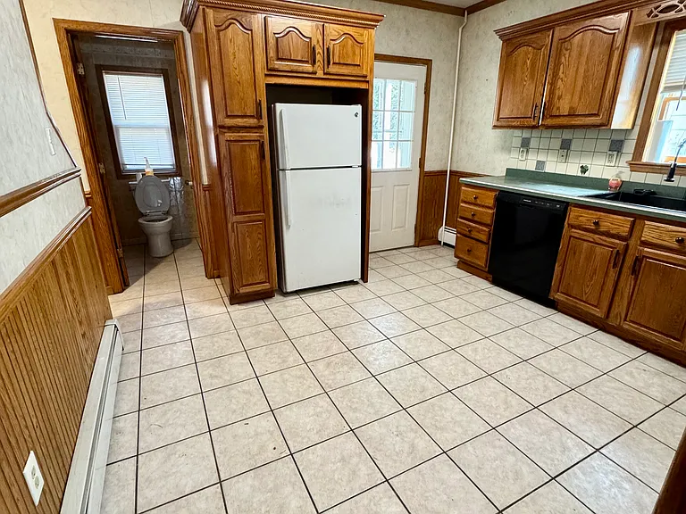 221 Bauer St — Photo 2
