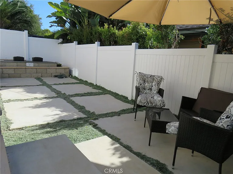 670 Thalia St — Photo 17