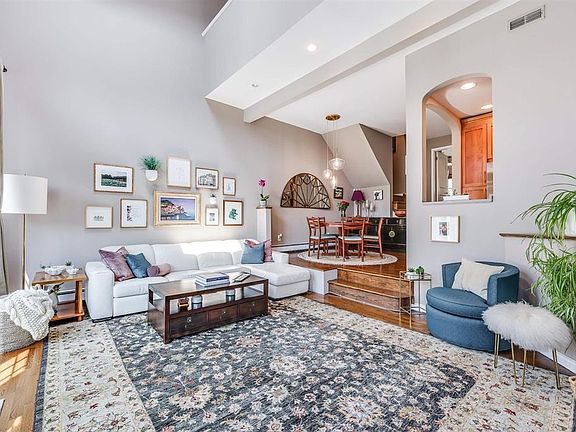 4th image of 298 3rd St APT 4