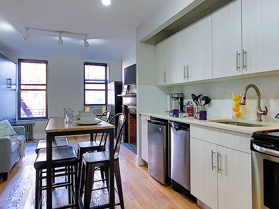 3rd image of 122 E 7th St #2FW