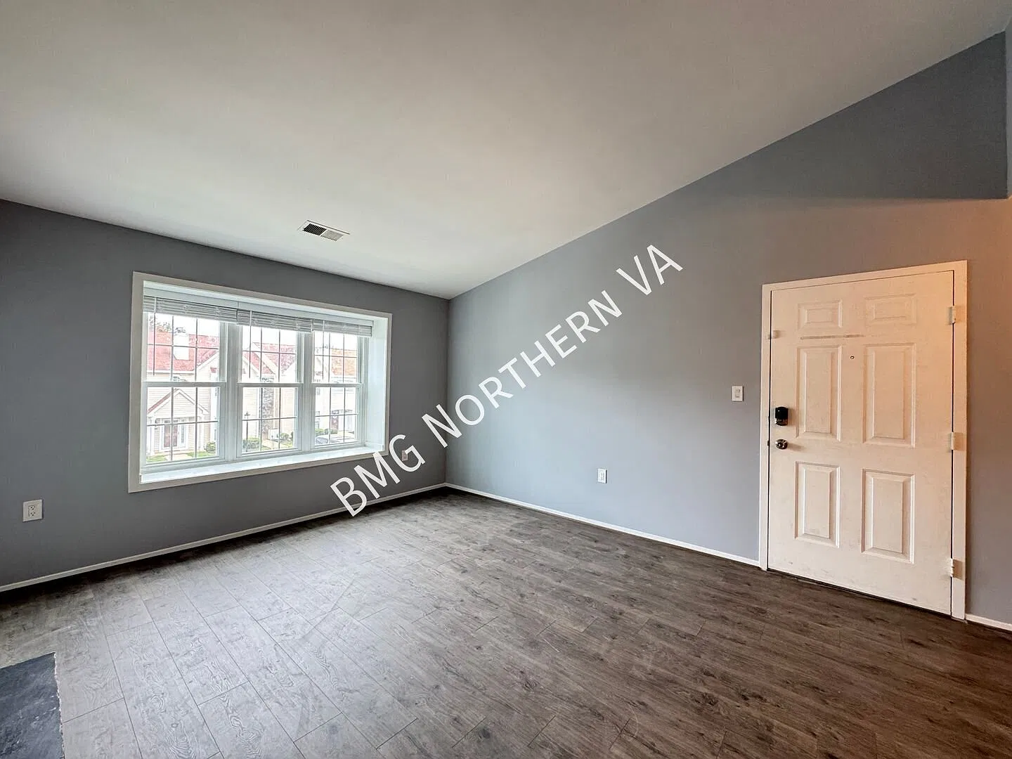 Charming 1 BR/1 BA With Balcony in Ramblewood at Daventry Condo — Photo 3