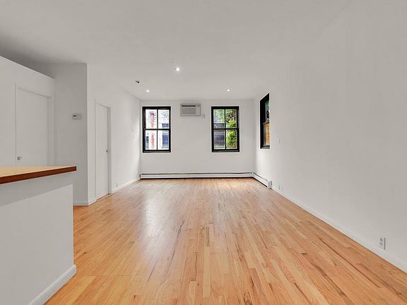 5th image of 296 Elizabeth St APT 4R