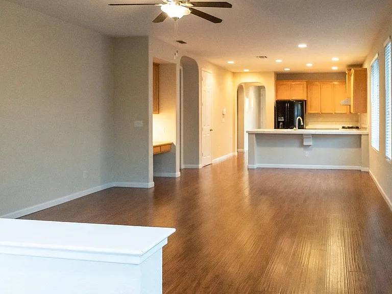 1899 Acari Ave — Photo 4