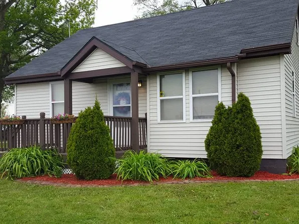7052 Avenue Rd, Walbridge, OH 43465