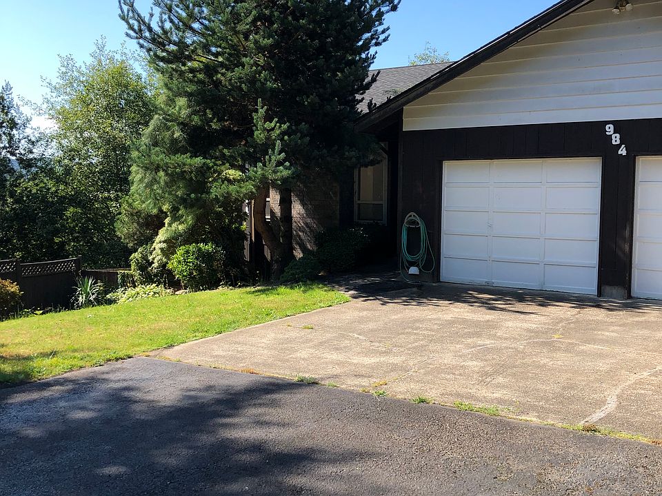 1st image of 984 N Stephenson Dr