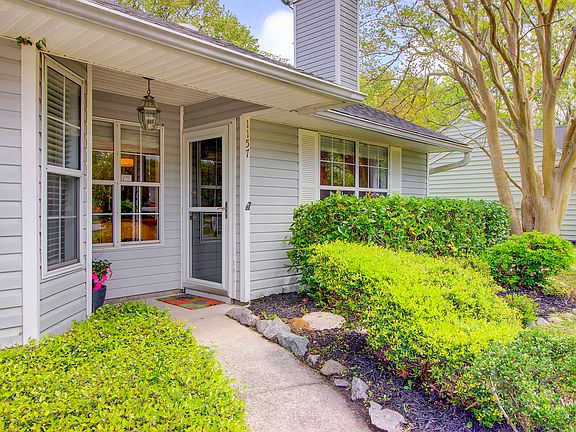 5th image of 1157 Oakcrest Dr