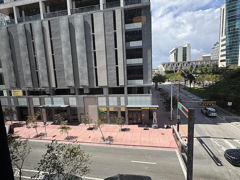 225 N Miami Ave #302 — Photo 6