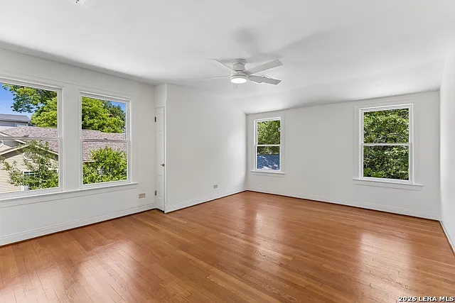 120 Lamont Ave — Photo 48