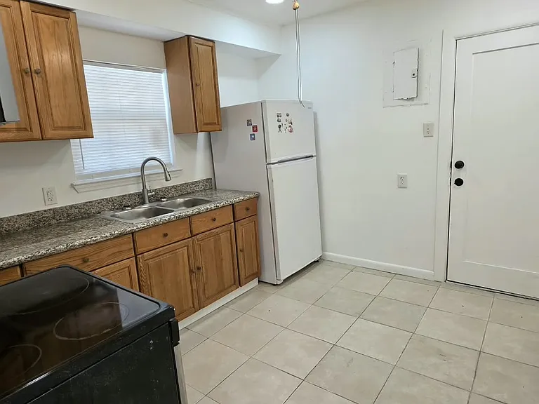 265 Graham Ave #B — Photo 4